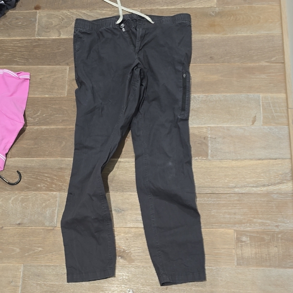 Vuori Black Joggers